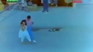 انقر تشغيل لتراها تمص قضيبًا