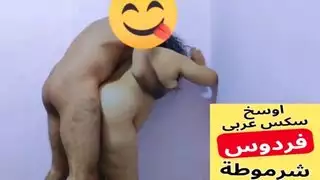 نيك بوضعية الكلب الجامحة بينما تئن في مكالمتها السرية