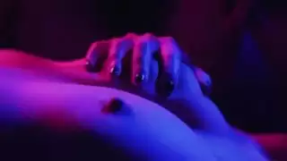 جندي مفلس يحصل على شكر xxx من الفتيات السحاقيات كيسي كالفرت وسارة عربي