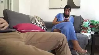 حركة فردية قاسية: الابن غير الشرعي يستمني بقضيبه السميك