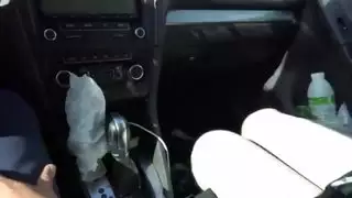 صفقة إباحية: هي تبتلع القضيب بعمق لتملأ معدتها بالبرغر
