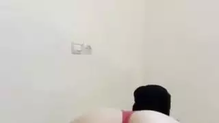 إباحي عربي مع النقاب: منظر رائع لمؤخرتها الممتلئة وفرجها