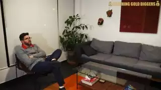 مثير فتاة يحصل على بوسها دمرت من قبل رجل تركي وحشي