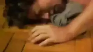 رجل أكبر يهيمن على شاب يافع في فعل شرجي صريح