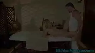 ضرب شرجي قاسي مع شقراء ممتلئة الجسم وقضيب أبيها الكبير