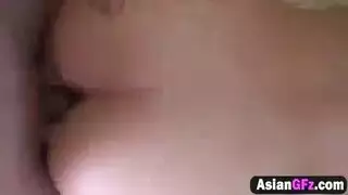 فتاة آسيوية مجنونة تمص بلعاب