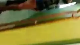 الكرمة هي جمال تشيكي مبهج يحب اللعب بألعاب الجنس خلف رأسها