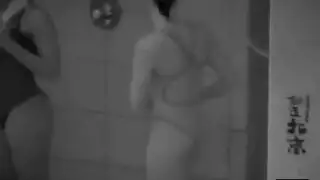 قنبلة شقراء تغوص عميقاً من أجل جنس صباحي قاس