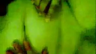 زوجته تحضر الفطار وهو ينيك ابنتها
