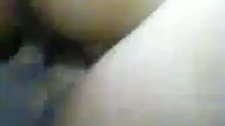 جوليا ترتدي جوارب وردية وتبتلع قضيب رجلها الجديد في هذا المشهد الإباحي