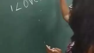 مقطع جنسي صريح غير مرئي من الموبايل