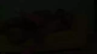 سمراء رفيعة تظهر مهاراتها الإباحية على قضيب كبير