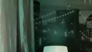 مشهد إرضاع xxx عصر الحلمات وعرض الحليب