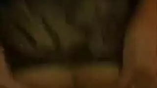 سيدة ناضجة ذات منحنيات تأخذ قضيبًا قاسيًا