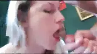 فتاة هواة تخدم زبور ثم تنك بزب أسود كبير