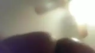 خضوع فموي: مراهقة بلا مال تكشف كسها المبلل