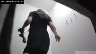 حامل تتعمق في مص قضيب حبيبها في مشهد إباحي صريح