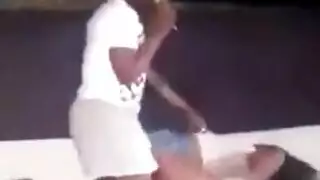 الام و رفاق الابن