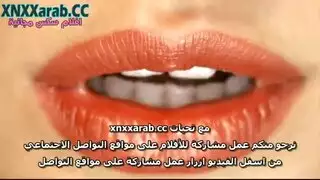 امرأة ناضجة تتلقى شرجًا قاسيًا من صديق ابنها