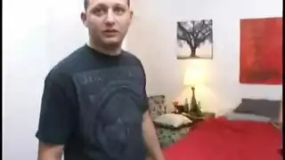بنيك زوجته وصدقتها يتبدلان ملابسهم