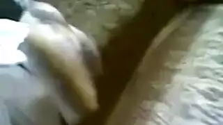 عاهرة شرجية عراقية تأخذه بعمق من الخلف في مواء قوي
