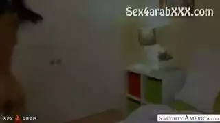 الأخ ينك فرج صديقتها الضيق في لقاء إباحي مُرتّب