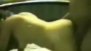 ولد يمسك طيز امو ينيكها وهي نايمة