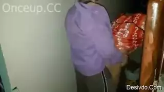 شقراء تتعرض لإيلاج مزدوج في جلسة جماع ثلاثي عنيف