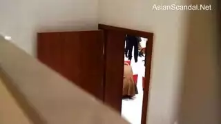 فتاة آسيوية مثيرة تبلع القضيب في مشهد إباحي صريح
