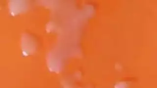 يجلخ بزبه امامها