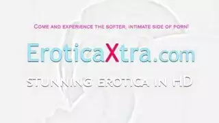 أكل كس سمراء ساخنة واللعب بالألعاب