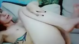 في سن المراهقة يمضغ على الديك الأسود الكبير