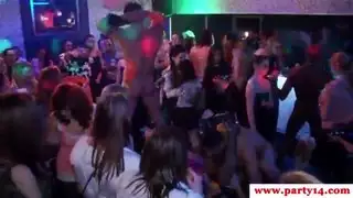 قضيب في الفم، أصابع على البظر متعة مزدوجة