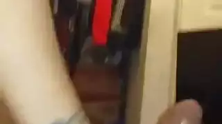 جلسة استمناء: راحتي اليد على عمق نابض