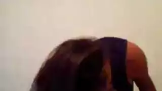 فتاة بريئة تأخذ قضيبًا كبيرًا في حمام الفقاعات