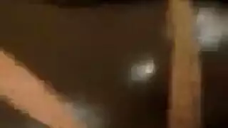 صديقة سمراء تمص بعمق قبل وضعية كلابية قاسية