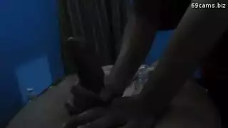 ناك في الدش الساخن: مص قضيب وبز ممتلئ بالماء