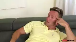 سكس البنت الهيجانه تتناك من قبل فحلين اسودين وتتبول عليهم وتصبح من كثر الالم
