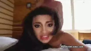 خيال إيلاج مزدوج لمراهقة في المطبخ