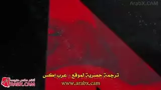 يسوي مساج لبنته العذاء