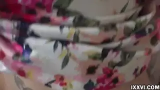 حفلة جنسية في حمام الخادمة المقيمة بعد التنظيف