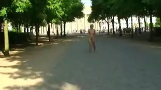 بيصورها و يشلحها
