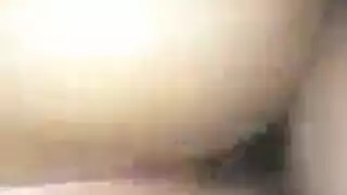 فرج كايلا جينينغز العاري يتوسل للقضيب تحت تلك التنورة