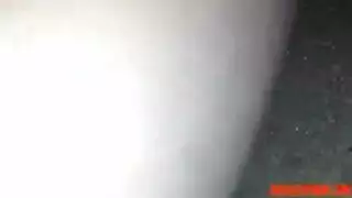 ربة منزل هاوية تُحشى مزدوجة في شريط جنسي قاسٍ
