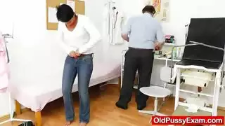يرضع بزاز مرتو