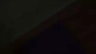 الإبن نايم جنب الام