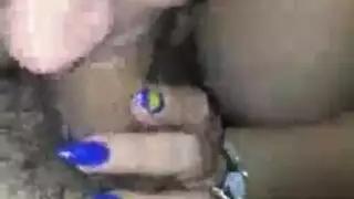 فرج العاهرة الناضجة الغارق يهيمن عليه قضيب الشاب الوسيم