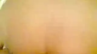 مونيكا مورينو تقدم عرضًا جنسيًا عمليًا لشابين وسيمين