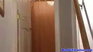 الابن يراهن عل الام مع صديقه ابو زب الكبير