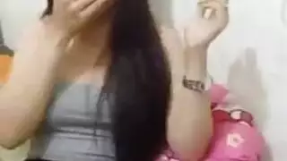 فتاة آسيوية صغيرة ثملة ومستعدة للجنس